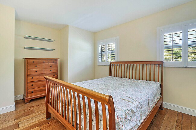 Building Photo - 12812 Raymond Dr