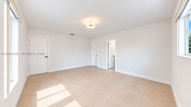 Building Photo - 3558 SW 26th St