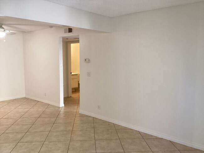 Building Photo - Downstairs Condo Located in the Gated Community of Las Palmas