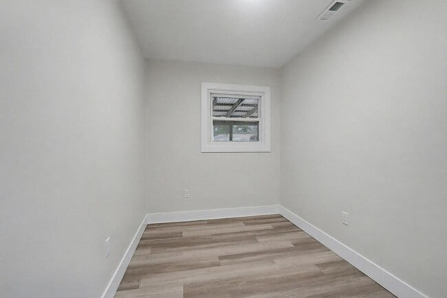 Building Photo - 5713 Mayville Dr