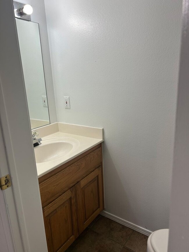 Building Photo - 1013 SE 5th St