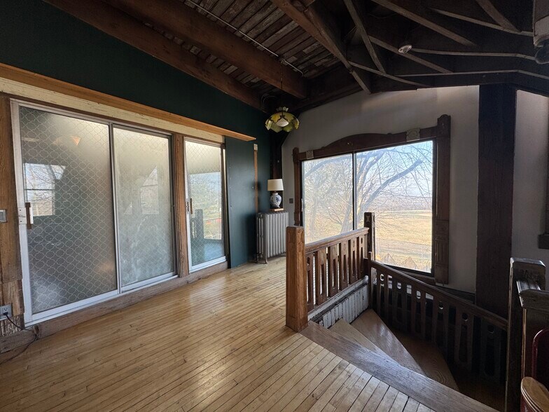 Building Photo - 915 W 16th St