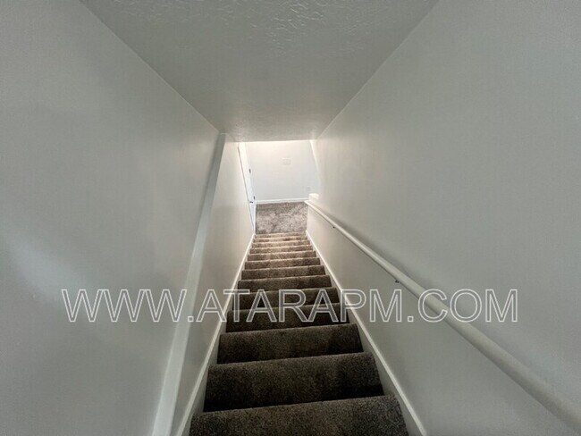 Building Photo - 346 Grassland Dr