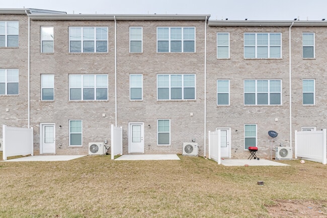 Building Photo - 53 Foal Ln