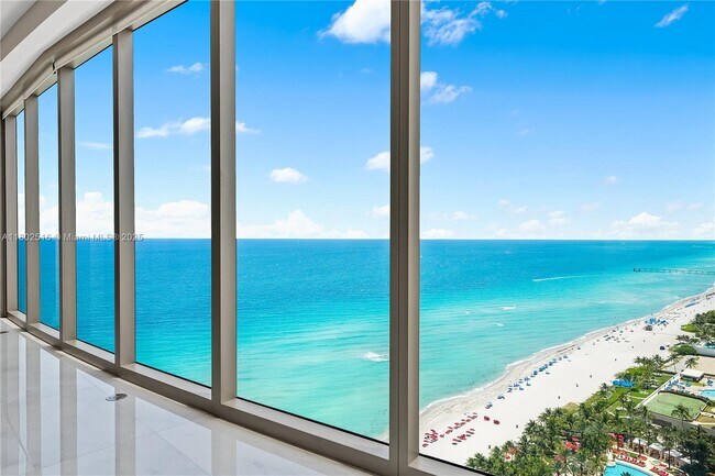 Building Photo - 17901 Collins Ave