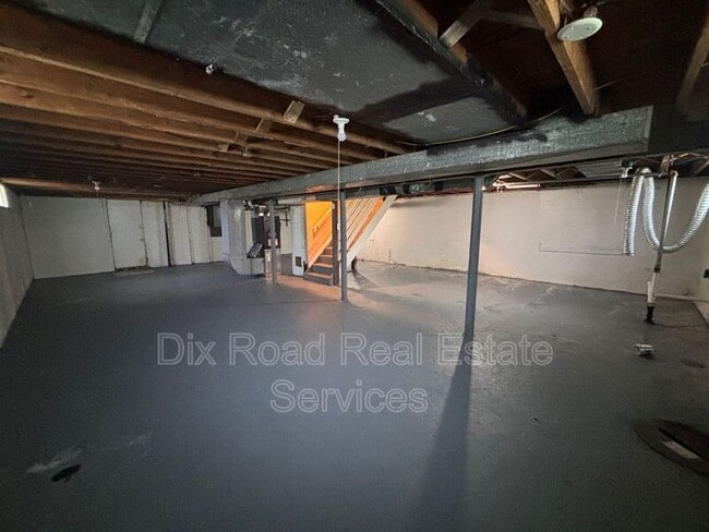 Building Photo - 344 W Parkwood Dr
