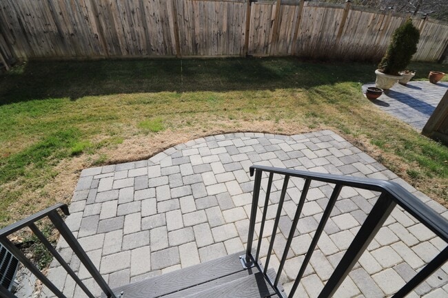 Building Photo - SHORT TERM LEASE AVAILABLE -- Luxury TH in Bethesda - 4 bed + 3.5 ba - Elevator TH in Gated commu...