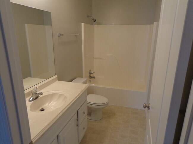 Building Photo - 30 Brittany Ct