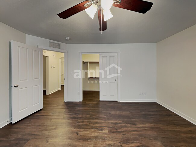 Building Photo - 754 N Scotney Ave