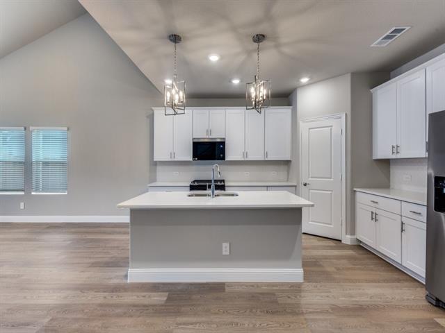 Building Photo - 600 Midnight Oak Dr