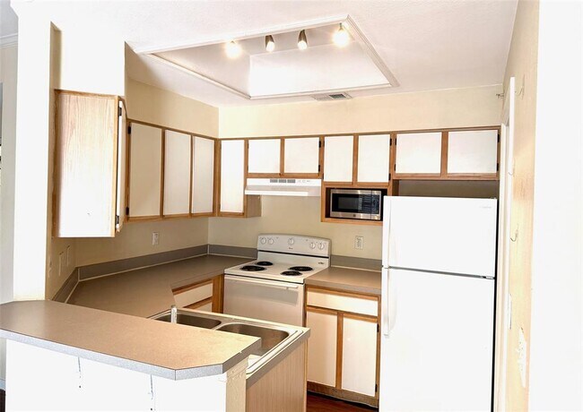 Building Photo - 6000-10 Shepherd Mountain Cove