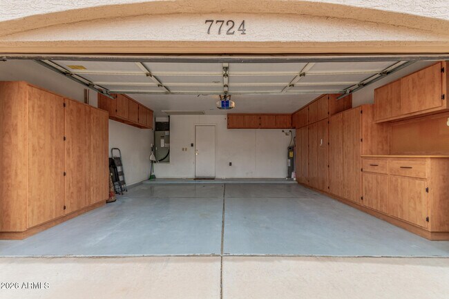 Building Photo - 7724 W Topeka Dr