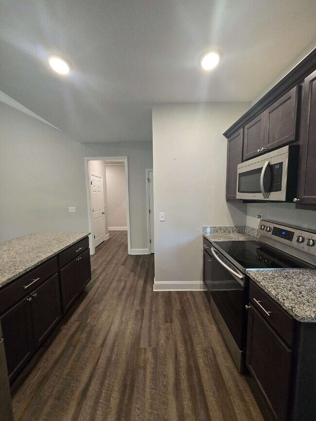 Building Photo - Charming 3-Bedroom Retreat Near Hamilton Place