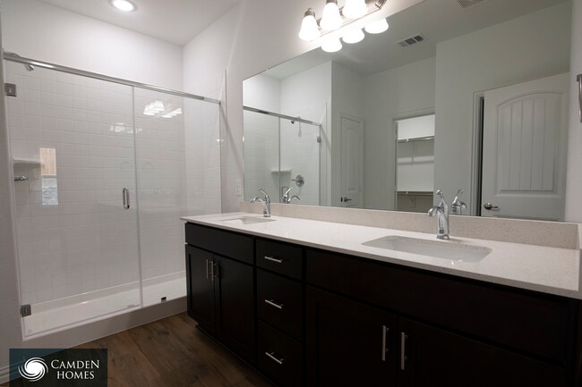 Building Photo - 10922 Meadow Creek Dr