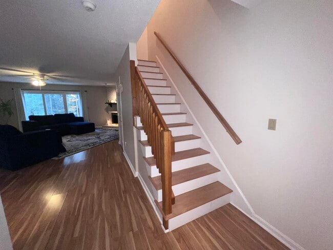 Building Photo - 33 Harbor Way