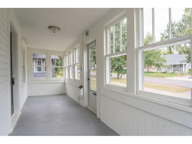 Building Photo - 1132 Farrington St