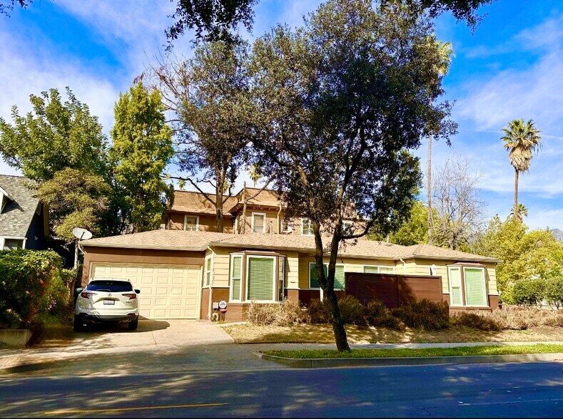 Building Photo - 915 N Los Robles Ave