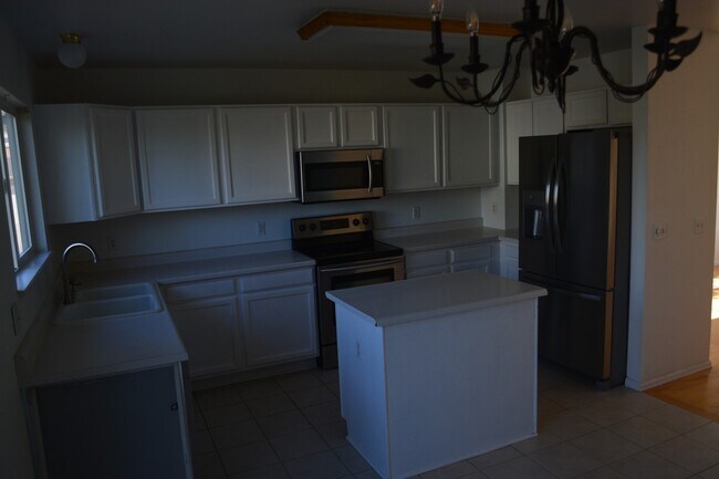 Building Photo - Spacious Sundown 4BD Home on Corner Lot – ...