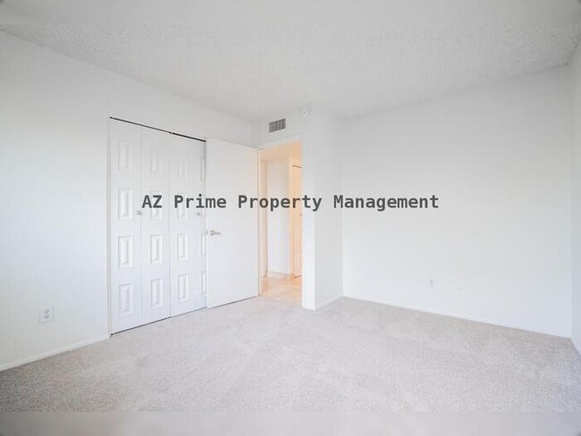 Building Photo - 1104 E Bell De Mar Dr
