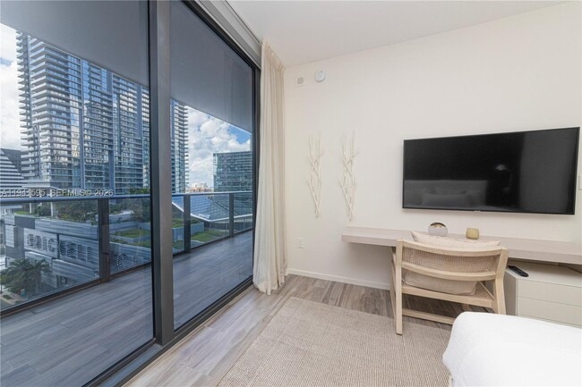 Building Photo - 801 S Miami Ave