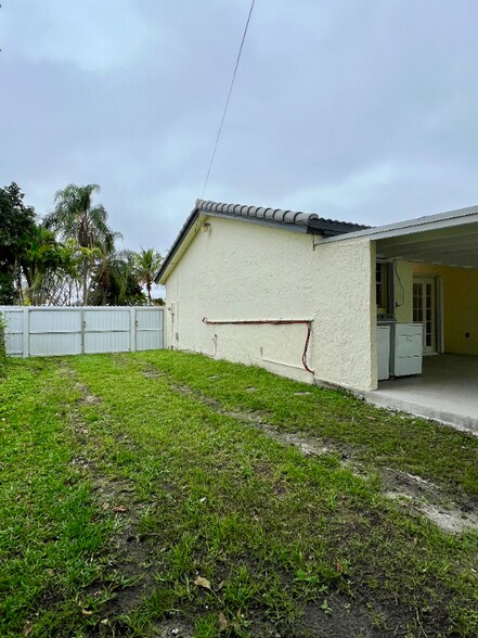 Building Photo - 9140 SW 169th Terrace