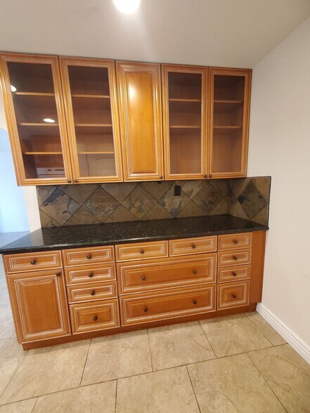 Building Photo - 2725 S Azalea Dr