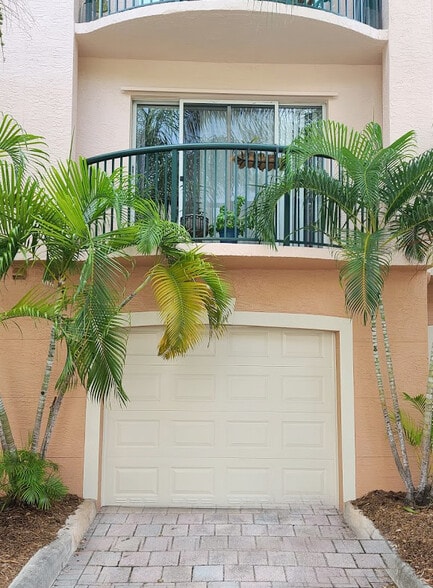 Garage Door and Balcony - 2033 SE 10th Ave
