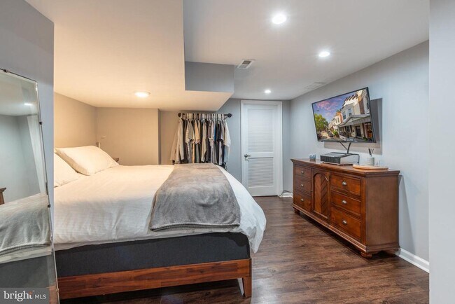 Building Photo - 1619 N Corlies St