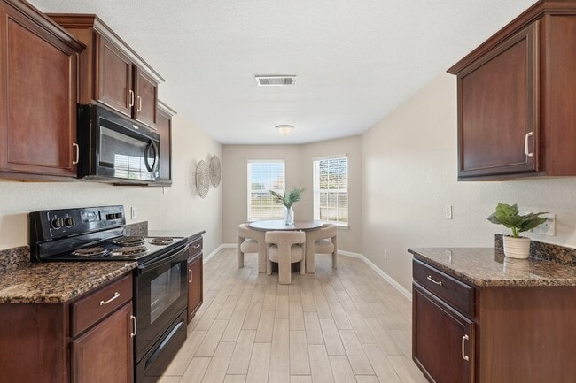 Building Photo - 1001 Strawberry Ridge Dr