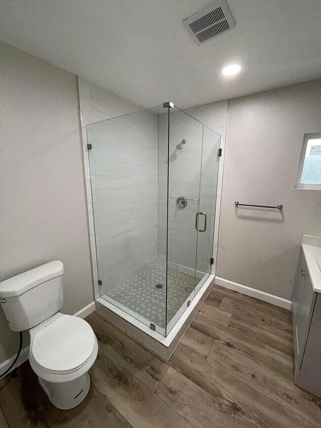 Building Photo - 1010 Cypress Ave