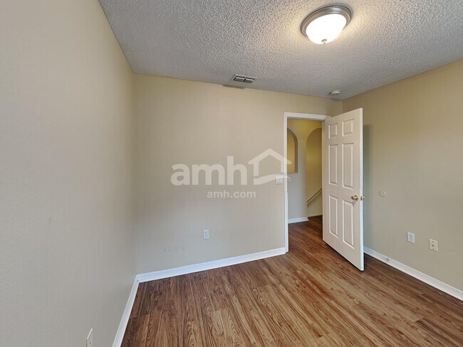 Building Photo - 3275 Hunters Chase Loop