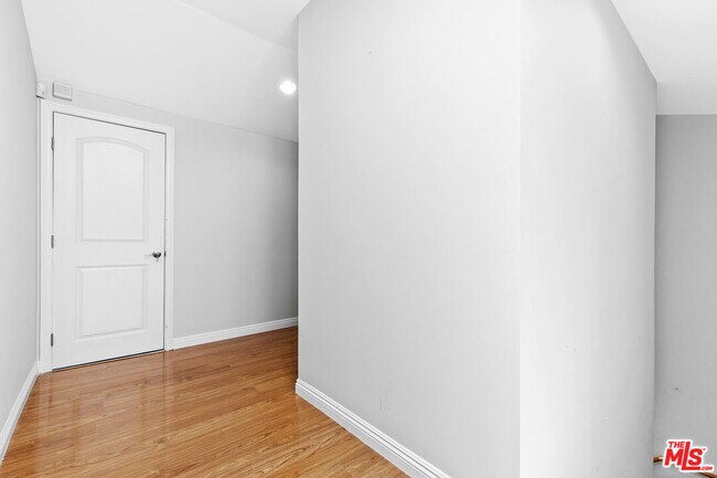 Building Photo - 12643 Archwood St