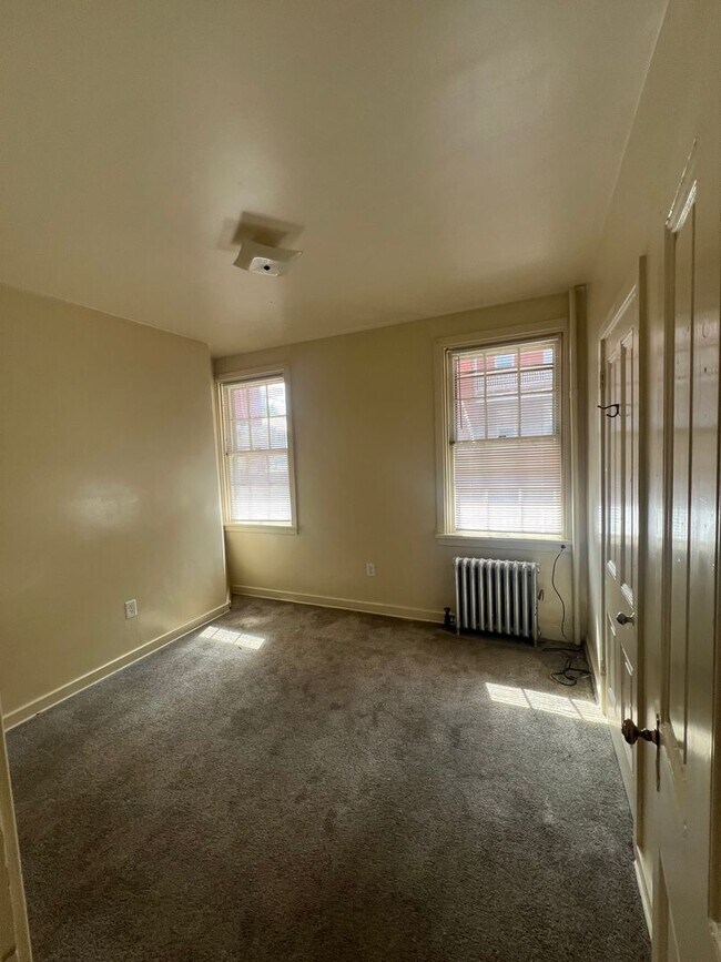 Building Photo - 128 S West St