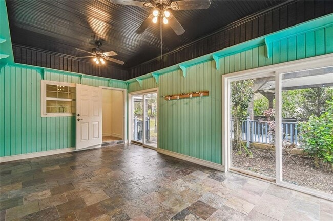 Building Photo - 16453 Pawnee Dr