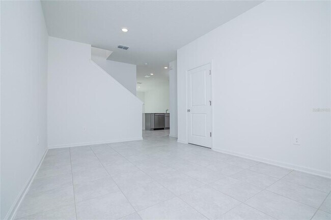 Building Photo - 2642 Runners Cir