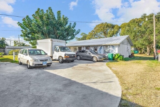 Building Photo - 3147 Naylor Ter