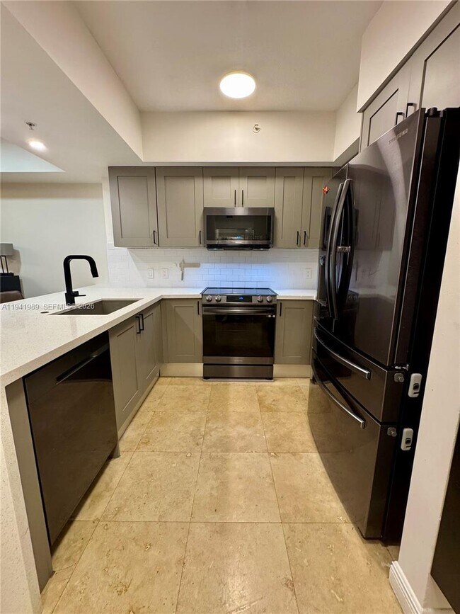 Building Photo - 1755 E Hallandale Beach Blvd