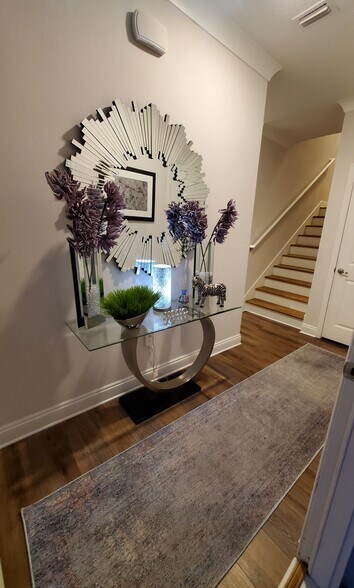 Front hallway - 112 Kara Lake Dr