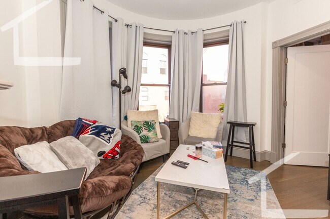 Building Photo - Minutes to Berklee, NEU & BU