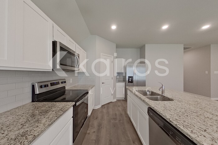 Building Photo - 403 Mango Dr