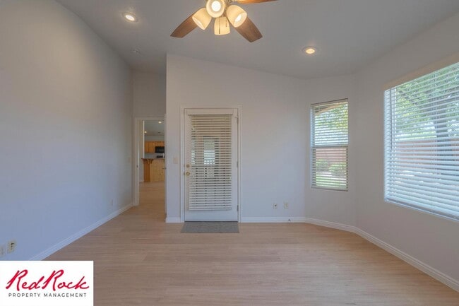 Building Photo - 4 Bedroom in Amber Estates - Newer LVP Flooring throughout home!