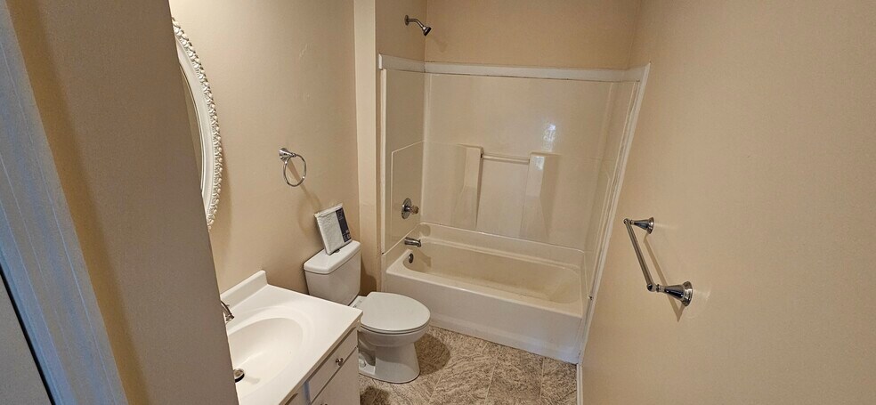 Building Photo - 6518 Birchview Dr N