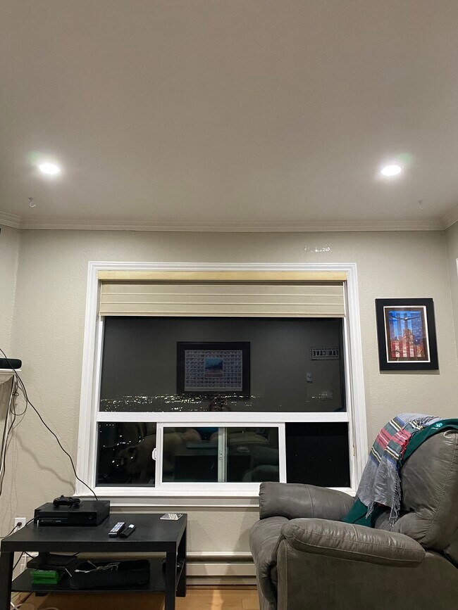 Building Photo - 2505 Miramar Ave