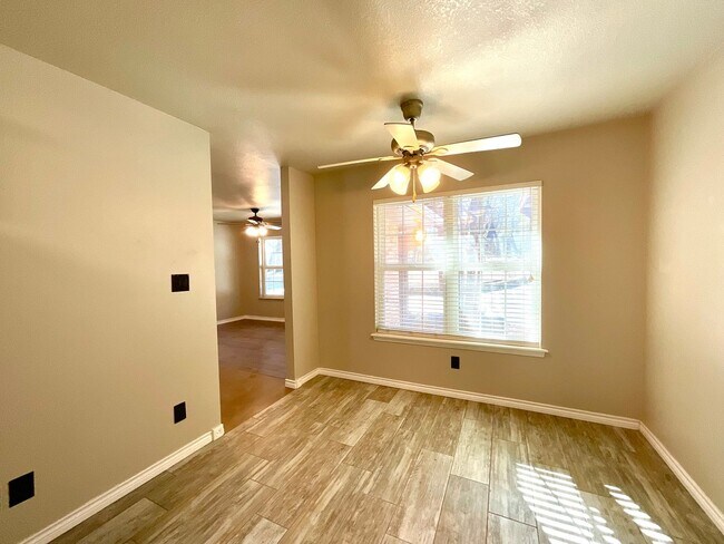 Building Photo - 5303 Shady Oak Cir