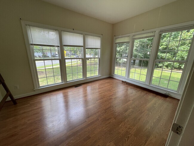 Building Photo - 5001 Paces Ferry Dr