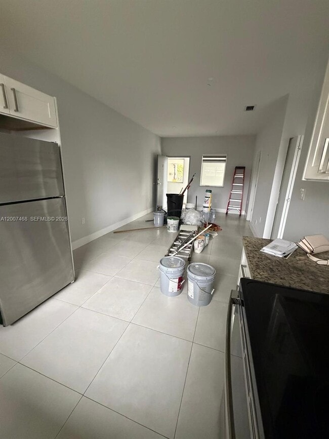 Building Photo - 381 E 50th St