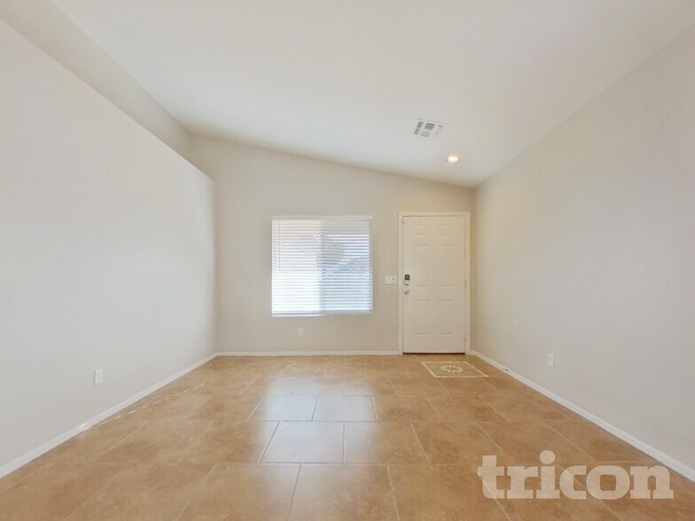 Building Photo - 2030 N 108th Dr