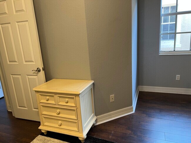 Building Photo - 4991 Bonsai Cir