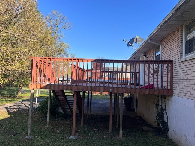 Building Photo - Glengarry Park with Large Yard