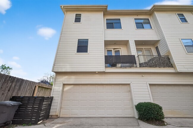 Building Photo - 2318 Emancipation Ave